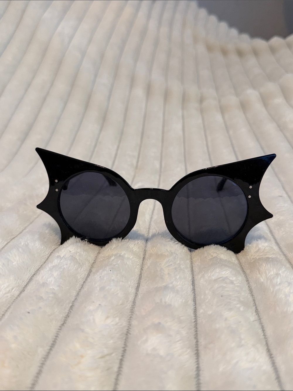 Black Cat-Eye Round Sunglasses - Bold Statement Shades